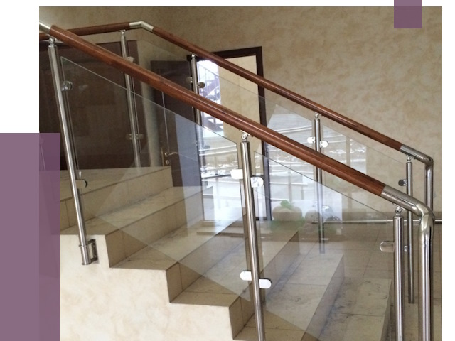 Комбинированные перила из металла и дерева в Кызыле